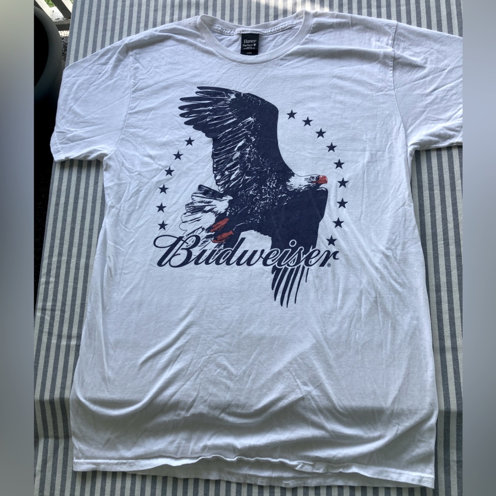Hanes White Short Sleeve Tee with Patriotic Budweiser Eagle Design Men’s Large